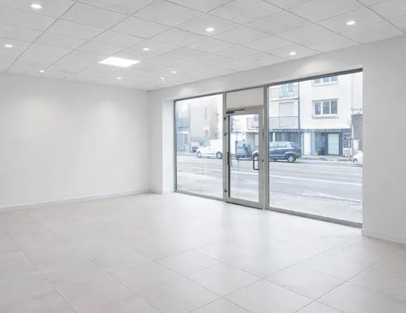 110 m² Local commercial et bureaux à louer libre de droit — Motte-Rouge