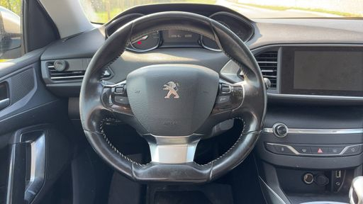Peugeot 308 1.2 PureTech 130 - Allure – 2015 – 120616 km – Essence – Boîte Manuelle — photo 27