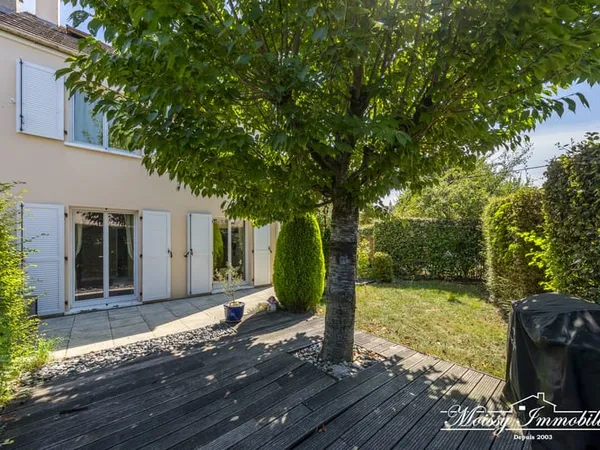 MAISON DE 6 PIECES de 111.14 loi carrez