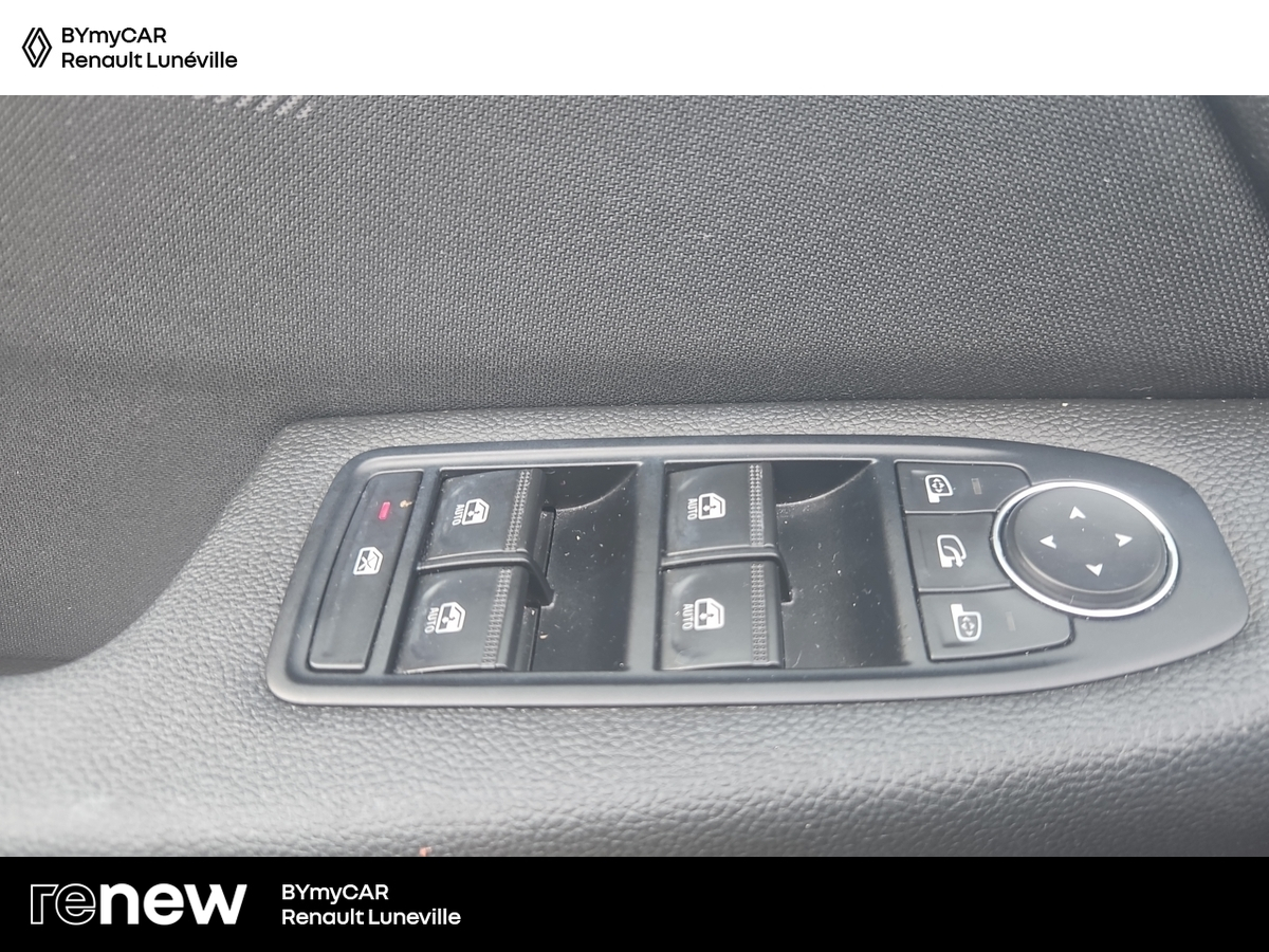 Renault Clio TCe 90 — photo 20