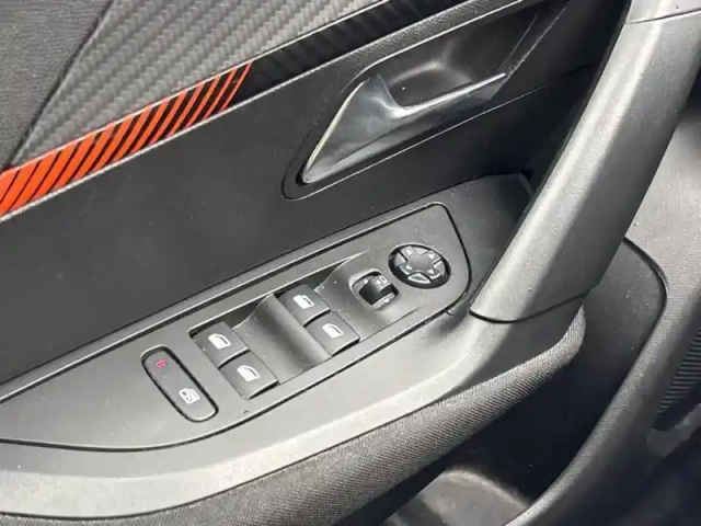 Peugeot 2008 puretech 130 s&amp;s eat8 active business — photo 20
