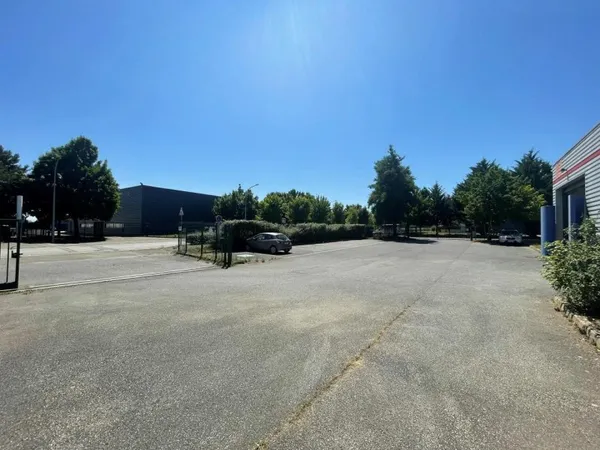 Local commercial 850 m²