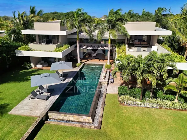 Maison 5 pièces 670 m²