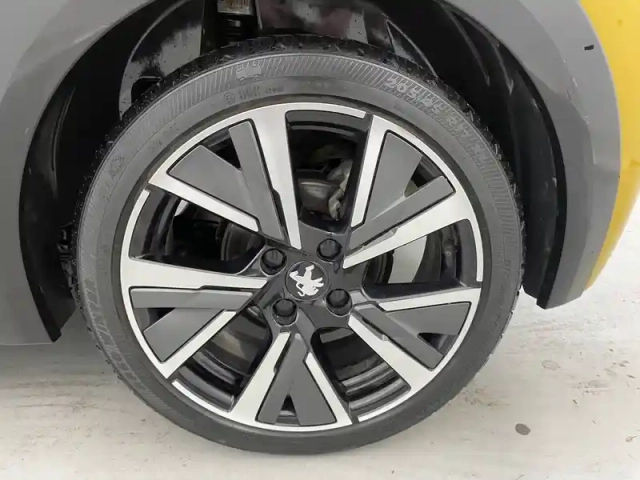 Peugeot 208 puretech 130 s&amp;s eat8 — photo 16