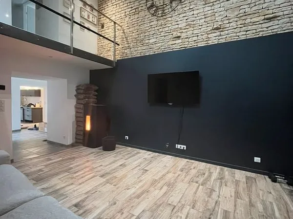 Maison de caractère en pierre de Charente - Entièrement rénovée - Dépendance aménagée
