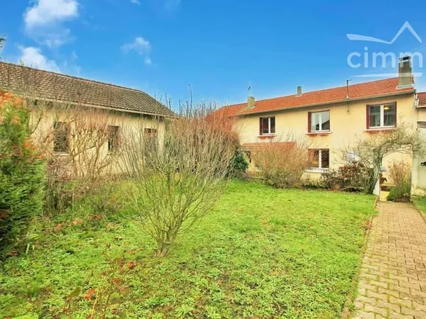 Maison 4 chambres avec garage et terrain attenant à ROCHE 38090