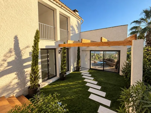 Maison 5 pièces 210 m²