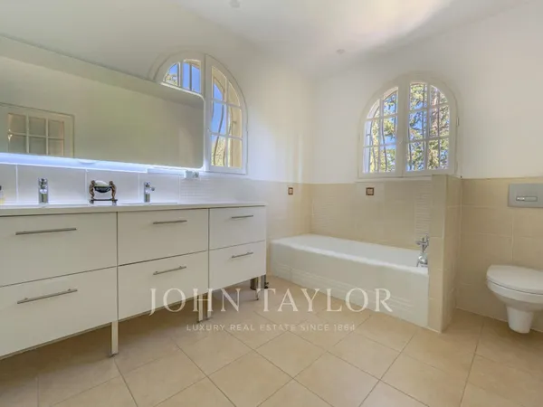 Maison 10 pièces 213 m²