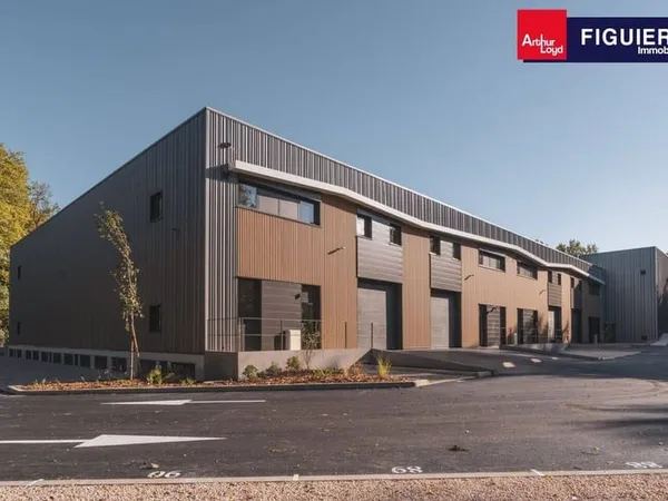 Local d'activité 1053 m²