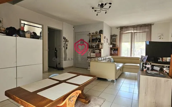 Maison en copropriété sécurisée avec piscine
