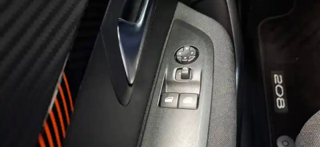 Peugeot 208 puretech 100 s&amp;s bvm6 — photo 62