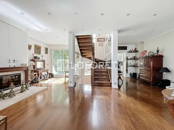 Maison 6 pièces 184 m²