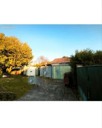 Entrepot / garage + terrain sur 250m2