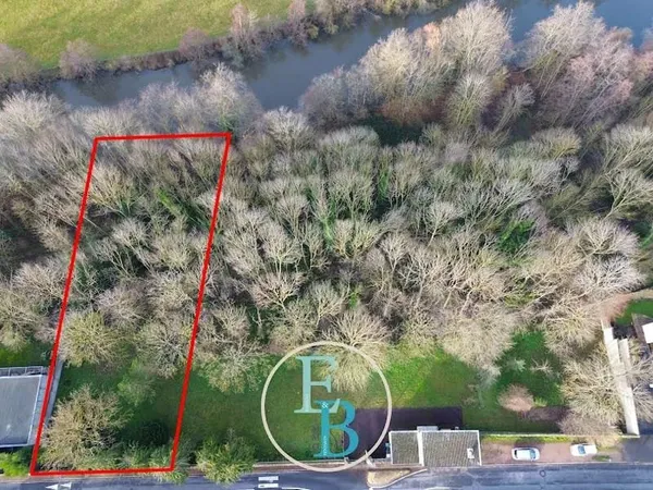 Terrain à bâtir 1813 m²