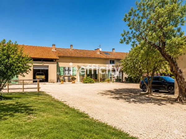 Maison 7 pièces 242 m²