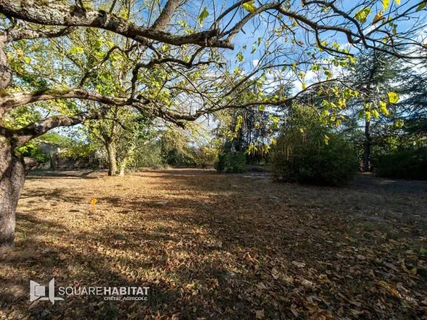 Terrain 676 m²