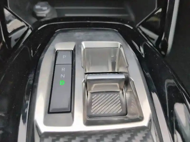 Peugeot 208 hybrid 110 e-dcs6 — photo 14