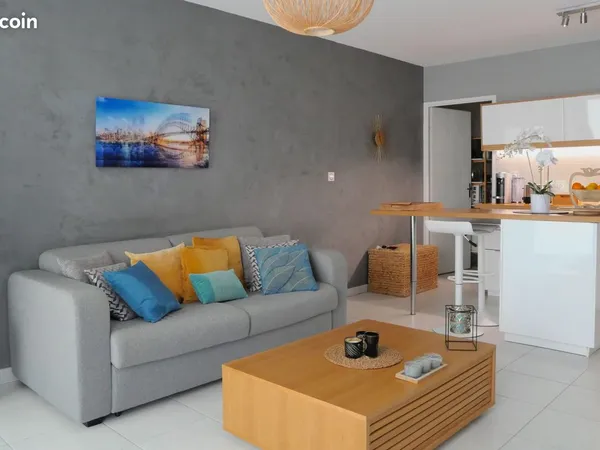 T2 traversant modernisé esprit "petite maison" - Terrasse couverte 13m², Jardinet 25m² et Box 22m² -