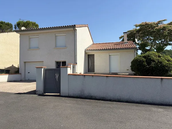 Maison 5 pièces 108 .5 m2 avec garage et jardin