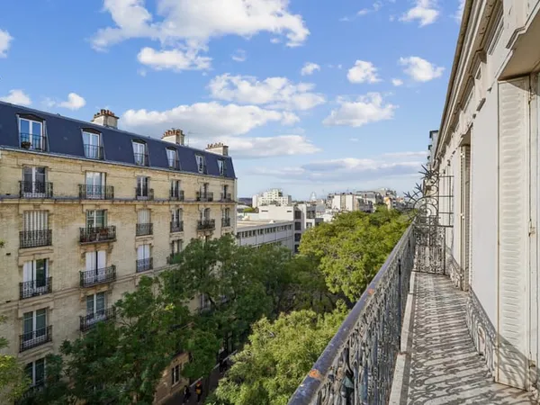 AU 5EME ETAGE ASCENSEUR 6P+ BALCON A RENOVER DANS BEL IMMEUBLE EN PDT