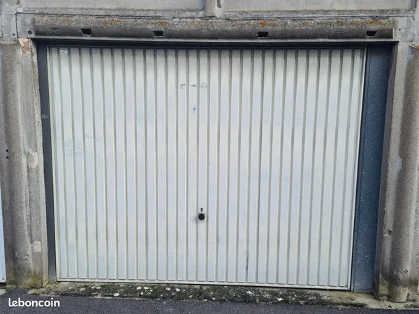 Box / garage fermé de 15 m² de plain-pied - Jarville-la-Malgrange (Nancy Sud)