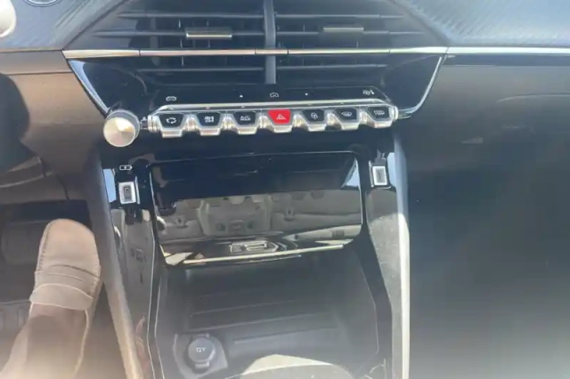 Peugeot 208 electrique 50 kwh 136ch — photo 18