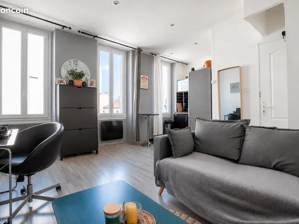 T2 34 m² - Dernier étage - 4 grandes fenêtres - Vue Saint-Michel - Le Camas