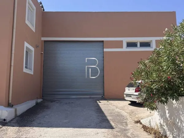 Entrepôt 293 m²