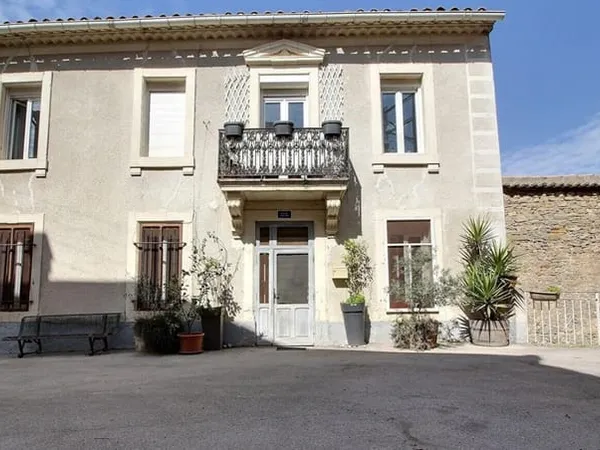 Maison de maître Montbrun Des Corbieres 6 pièce(s) 110 m2