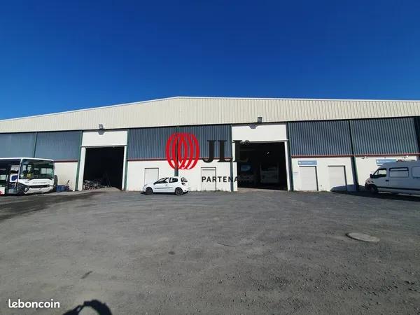 LOCAL D'ACTIVITE 1823 m² COURNON D'AUVERGNE
