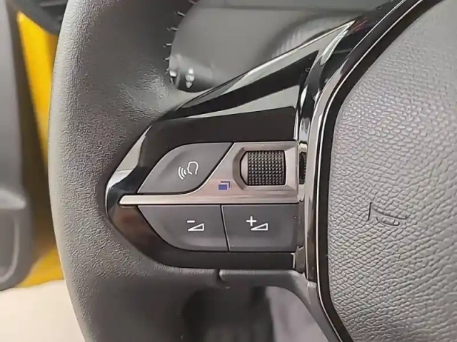 Peugeot 208 puretech 75 s&amp;s bvm5 — photo 24