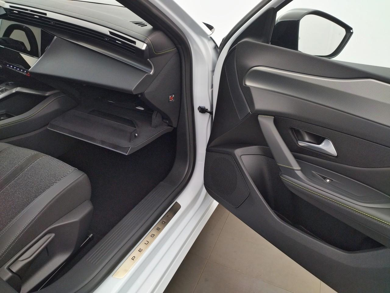 Peugeot 308 hybrid 136 e-dcs6 gt — photo 25