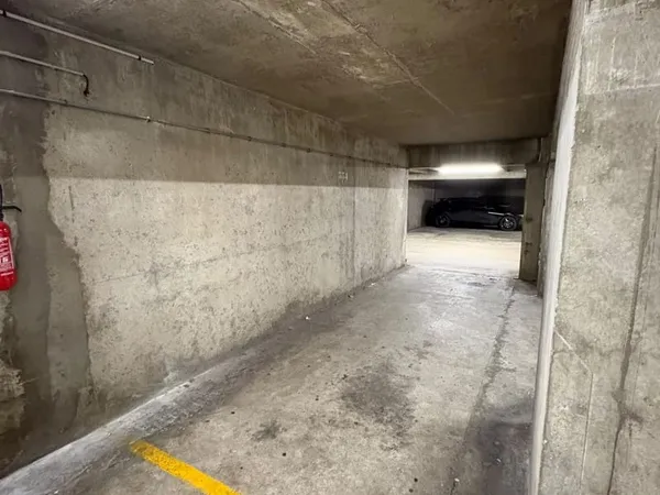 STATIONNEMENT - COUVERT - SECURISE