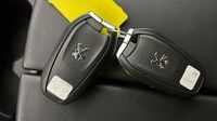 Peugeot 3008 HYBRID 225ch Allure Pack e-EAT8 — photo 16