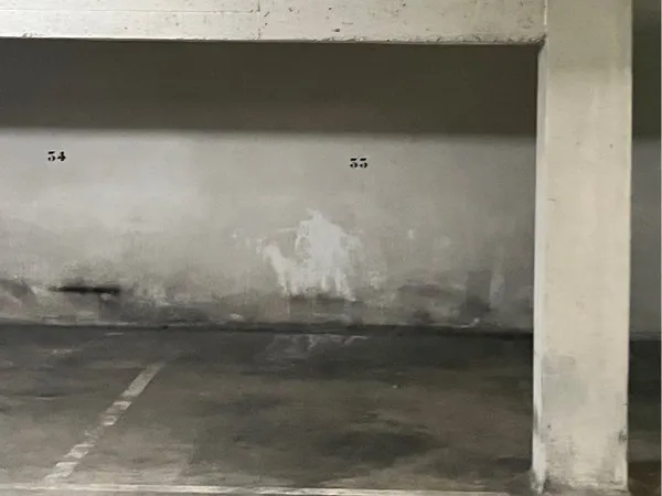 Parking à Carnoles