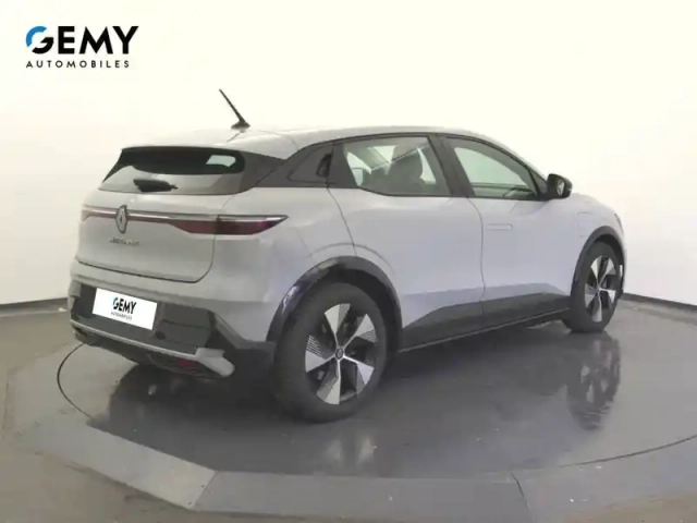 Renault Megane e-tech ev60 220 ch super charge — photo 18