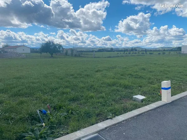 Terrain Plat Viabilisé de 1297 m² - Vue Pyrénées