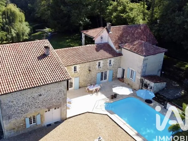 Maison 11 pièces 395 m²