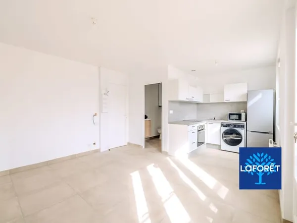 PUISEUX-EN-FRANCE - Appartement deux pièces avec parking et jardin