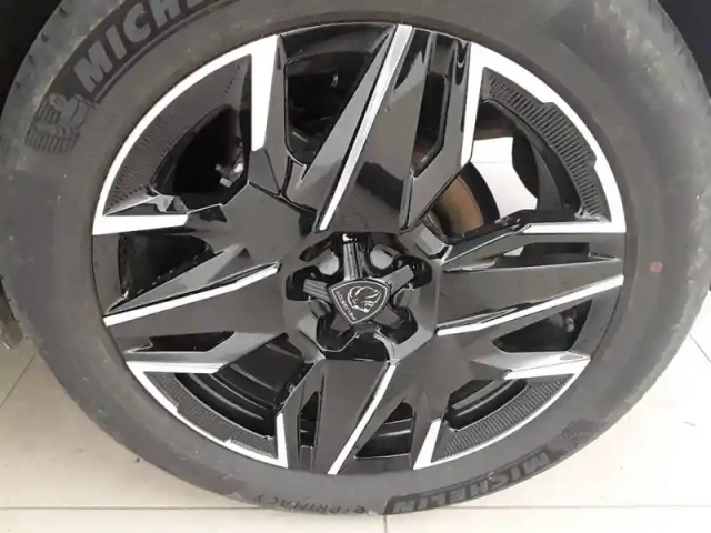 Peugeot 3008 hybrid 145 e-dcs6 — photo 13