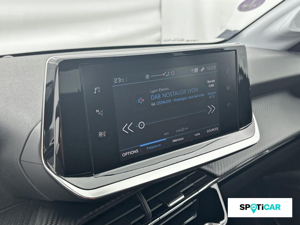 Peugeot 208 1.2 puretech 100ch s&s style 118g — photo 13