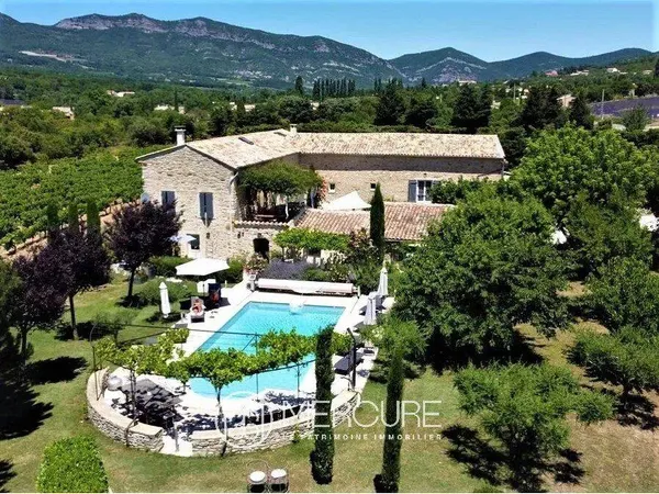 Maison 14 pièces 341 m²