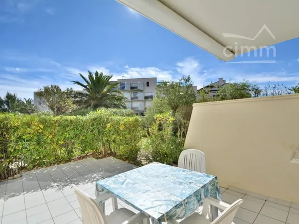 VENTE - SAINT CYPRIEN PLAGE - BEL APPARTEMENT - REZ DE JARDIN - PARKING SECURISE COMMUN - 66750 - RE