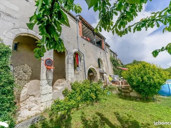Maison 6 pièces 196 m²