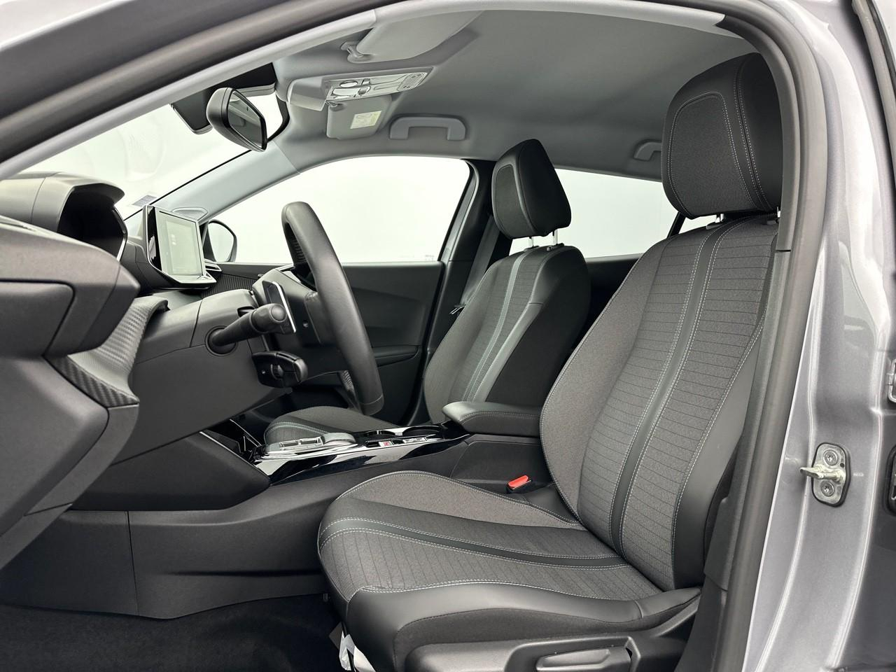 Peugeot 2008 puretech 130 s&s eat8 allure — photo 9