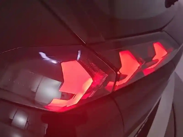 Peugeot 2008 puretech 100 s&amp;s bvm6 — photo 37