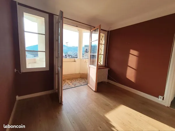T2 lumineux avec balcon hypercentre