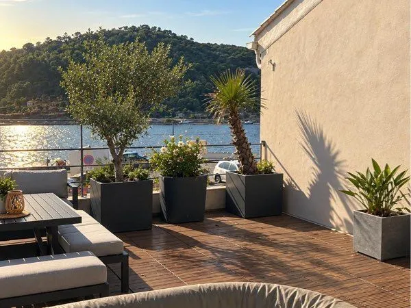Rare à Gruissan - Maison 173 m² avec patio, studio & vue étang