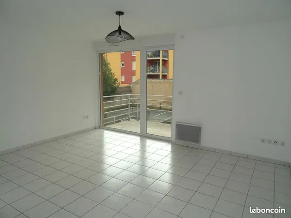 T2 Proche Centre, Très Agréable, Terrasse, Garage