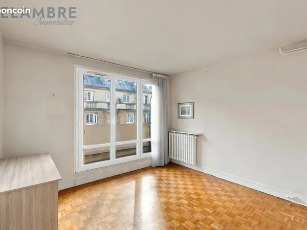 Studio 1 pièce 27 m²